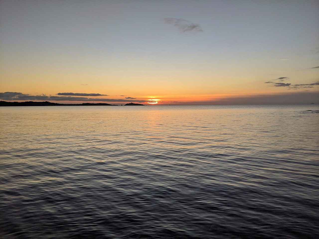 Gümüş Yüzükler: Sadece Takı Değil, Bir Anı