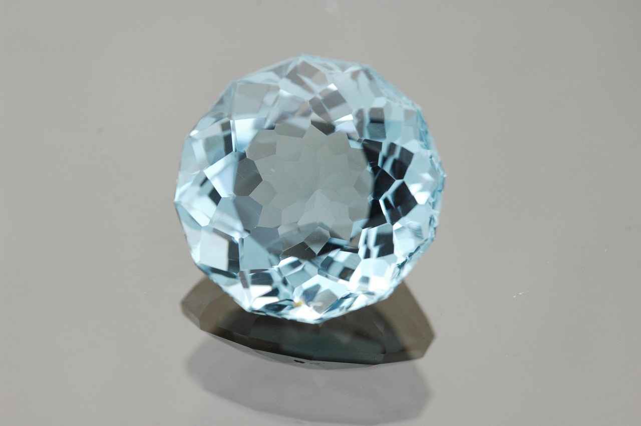 3. Topaz: Işıltılı ve Canlı